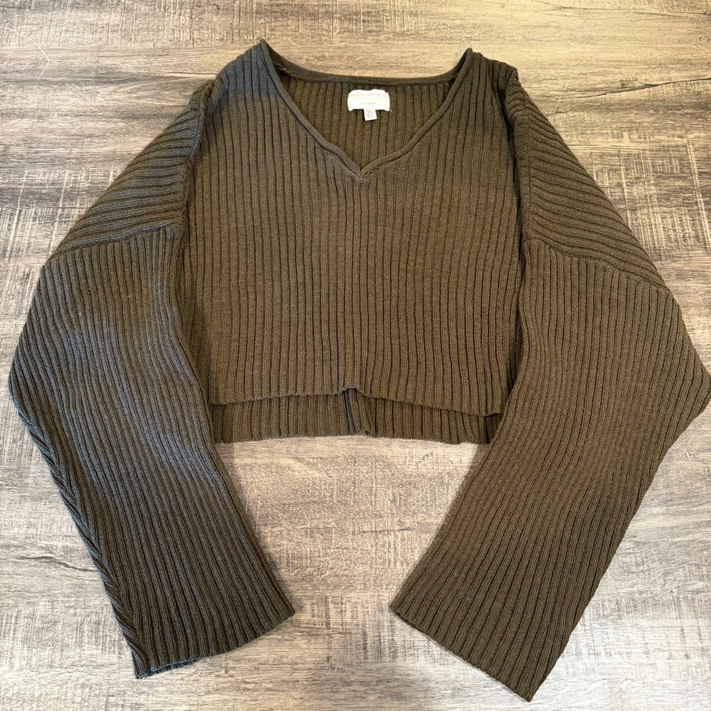 Pull&Bear V-Neck Army Green Ribbed knitted Cropped Sweater